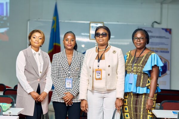 2e de droite: Me Chantal Bikay, formatrice, avec des consoeurs de la RDC