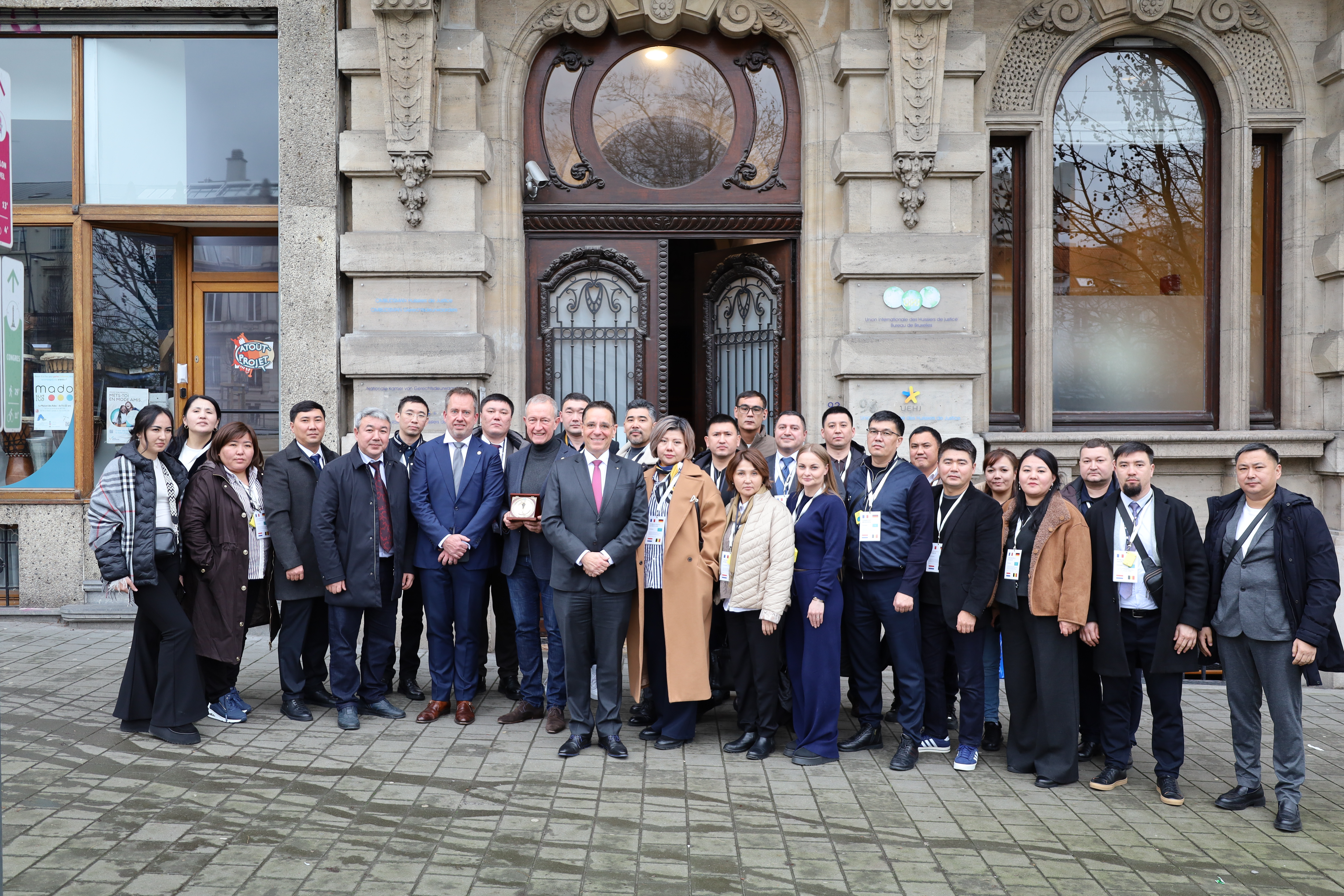 L’UIHJ renforce le dialogue international avec une délégation d’huissiers de justice du Kazakhstan en Belgique